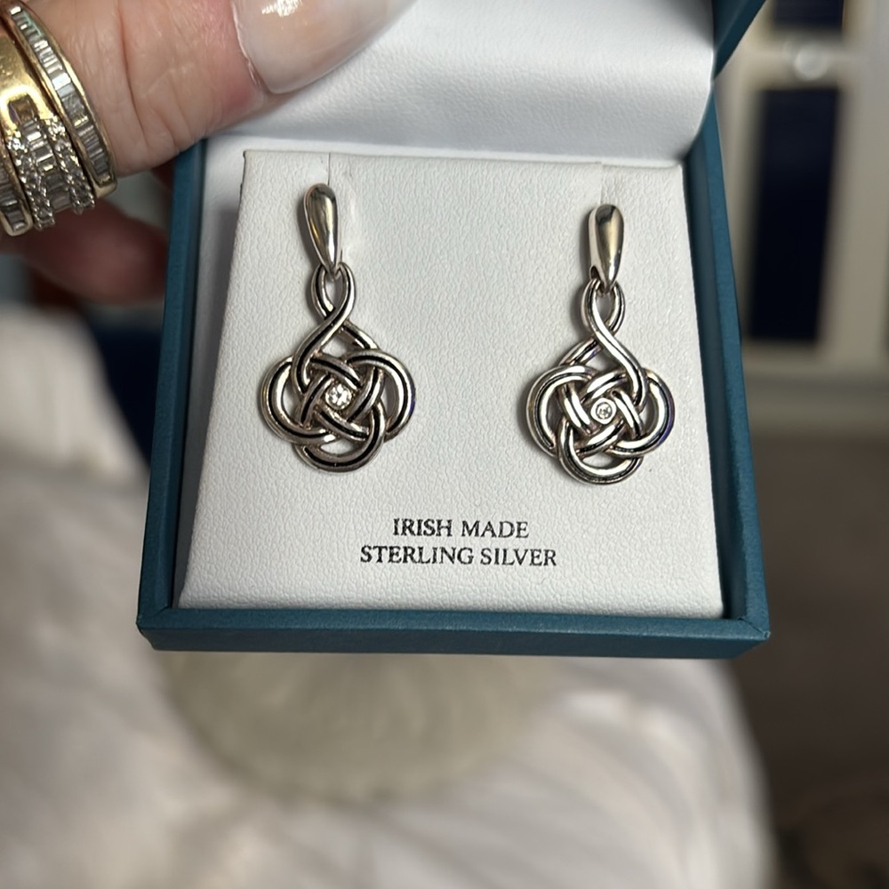 🥰STERLING Silver Celtic Knot Dangle Earrings with AN Intricate Design& stone🥰